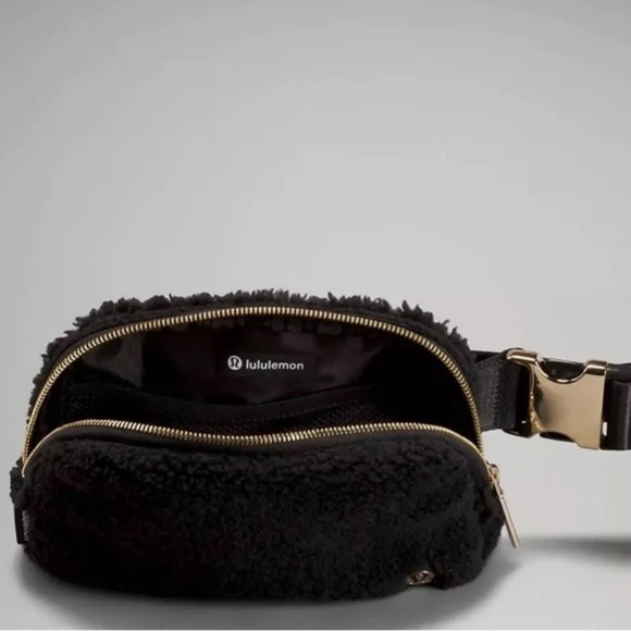 NWT Lululemon everywhere belt bag fleece black - Picture 2 of 7